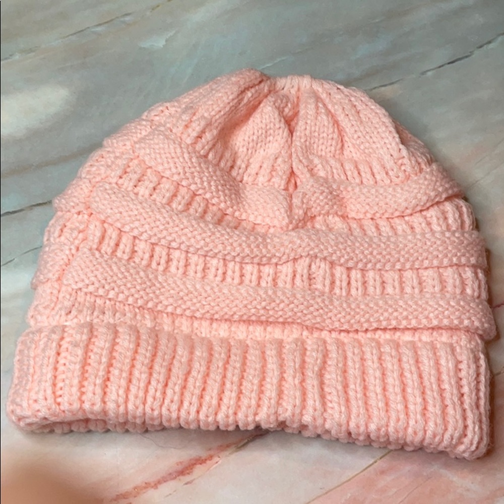 NWOT✨Women’s Knit Beanie Hat w/ ponytail hole - Picture 2 of 3